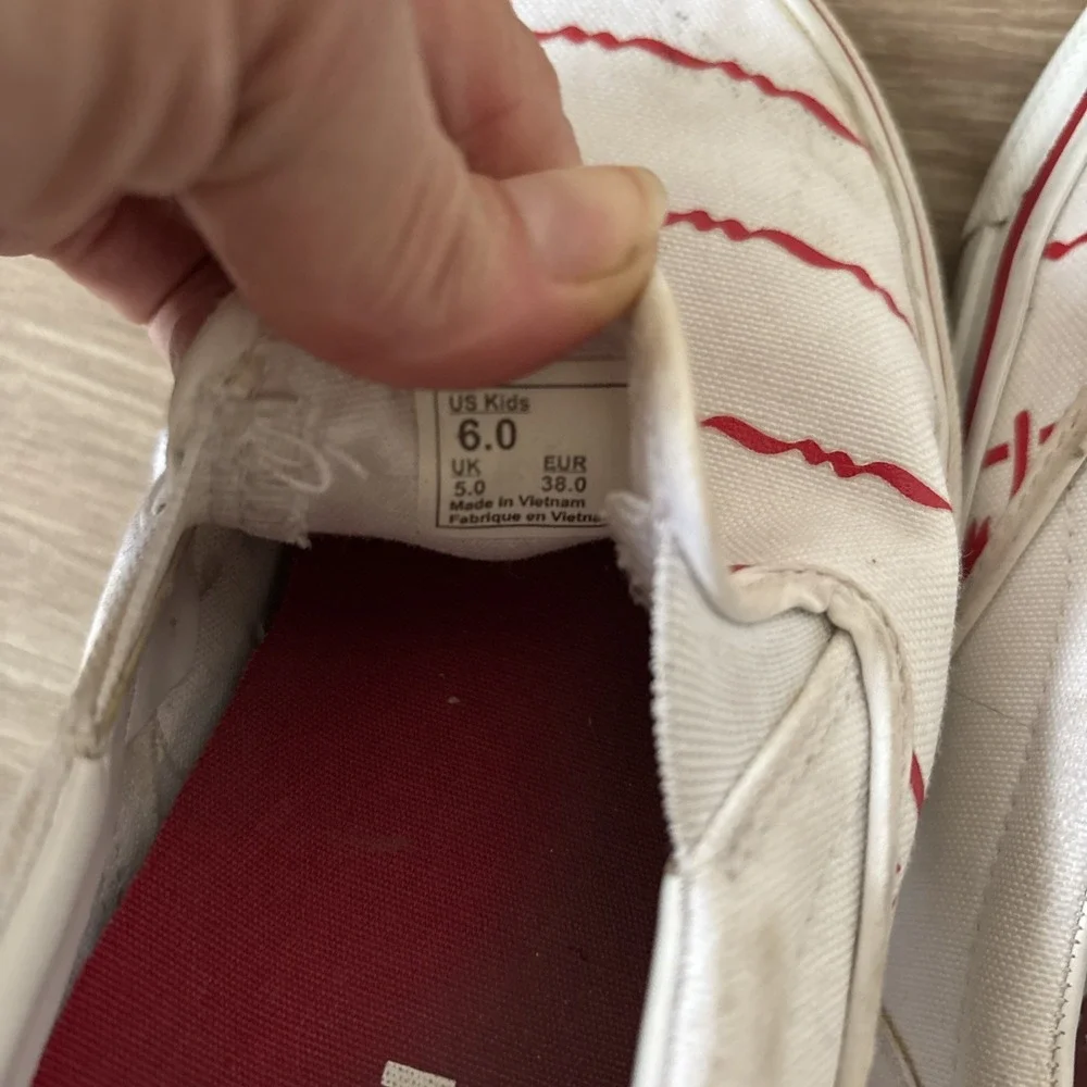 Classic IN‎ N OUT Kids Size 6 Slide On Shoes Red And White Slip On